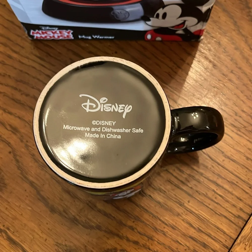 Disney Mickey Mouse mug and mug‎ warmer
